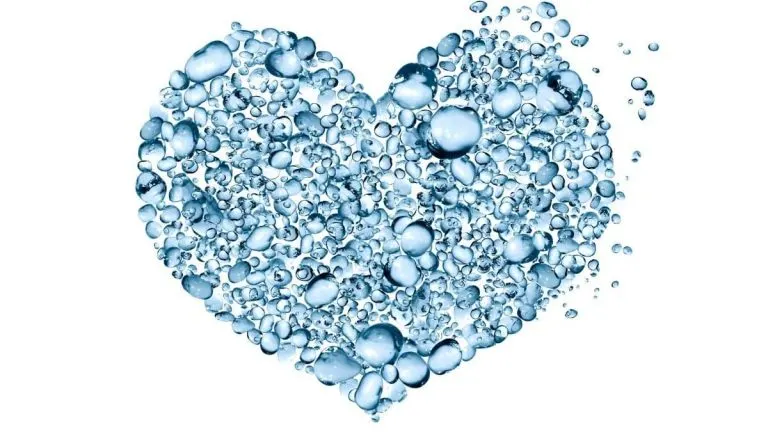 Un cœur formé de gouttes d'eau — l'eau, cet « or bleu » de plus en plus précieux