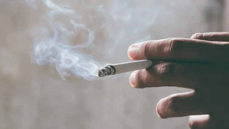 Investir avec succès suppose d'arrêter les dépenses qui détruisent le capital, comme le tabac