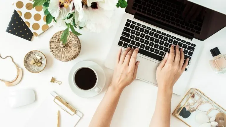 Bureau minimaliste : travailler avec moins pour mieux vivre
