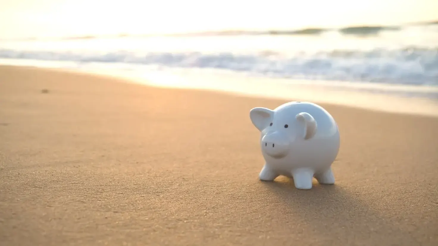 27 astuces pour partir en vacances pas cher : budget voyage, hébergement, transport et mode de vie local