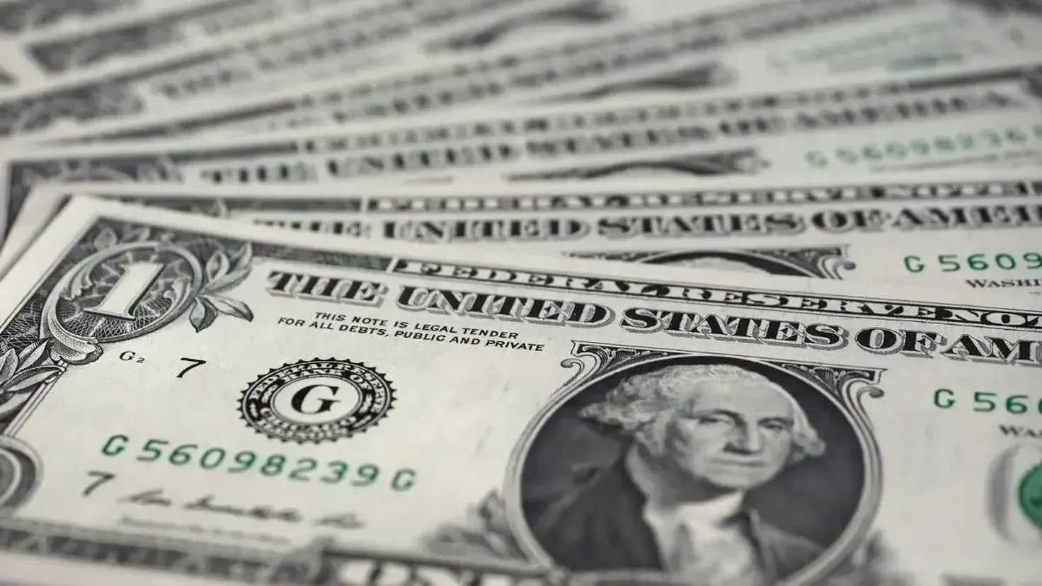 Acheter des dollars US : méthode, frais, alternatives en 2026