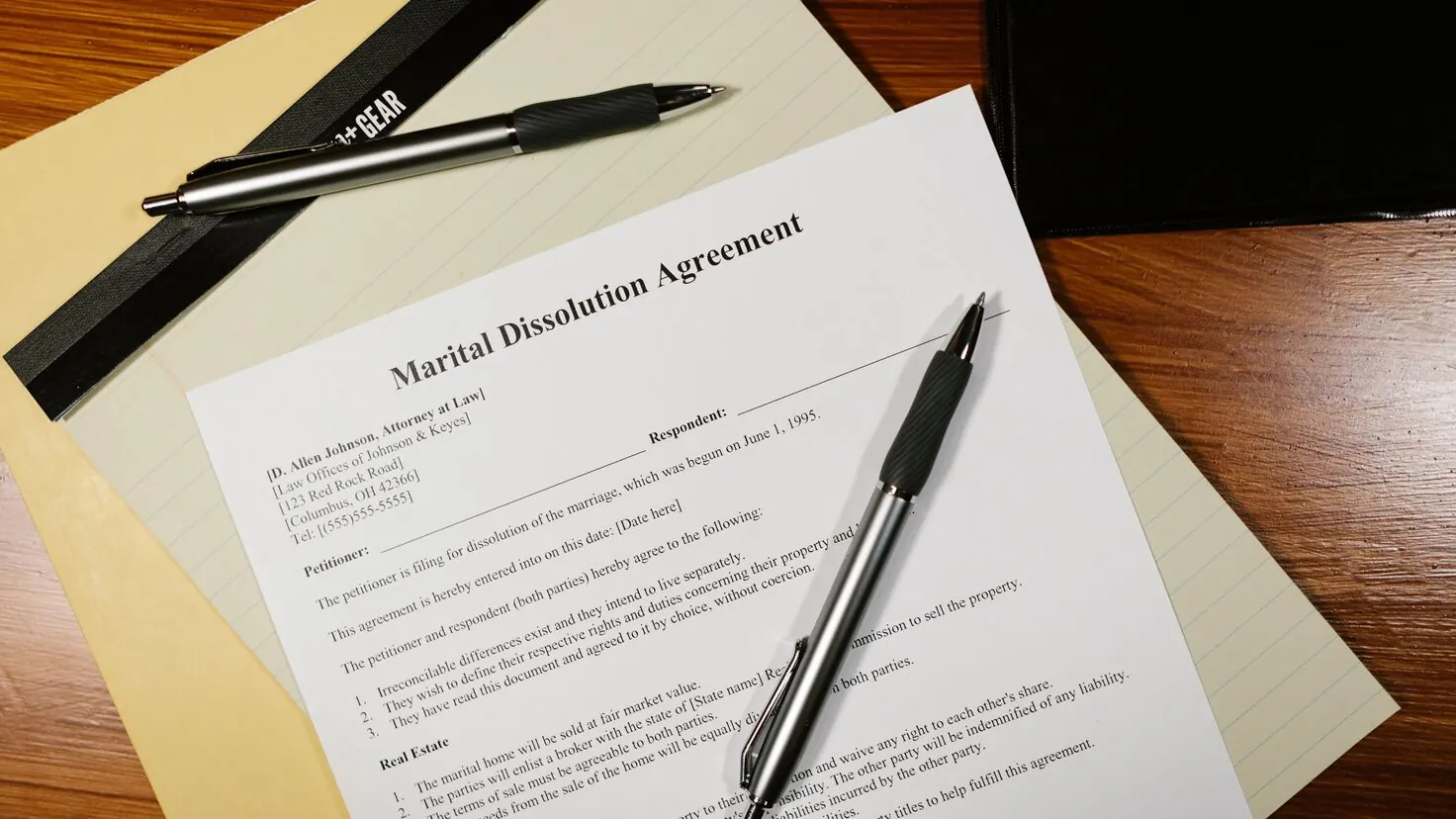 Combien coûte un divorce en 2026 : honoraires d'avocat, droit de partage et perte de niveau de vie