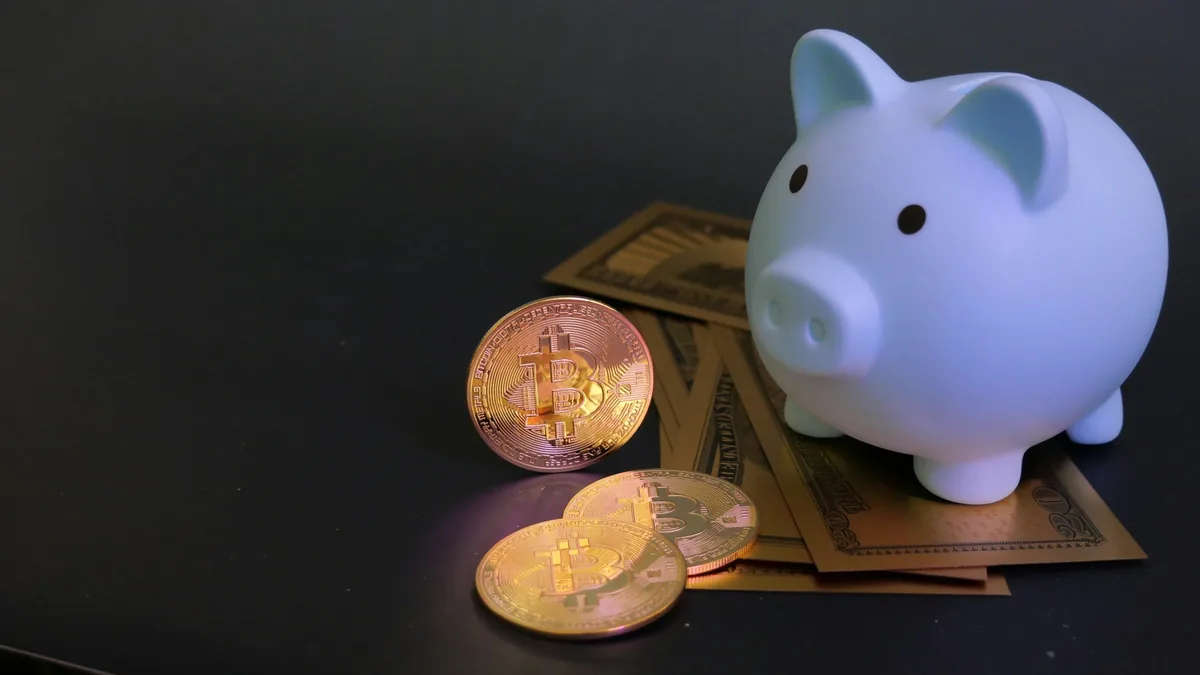 Compte à terme : de l'épargne bloquée sur une durée fixe contre un taux garanti, illustré par une tirelire et des pièces empilées