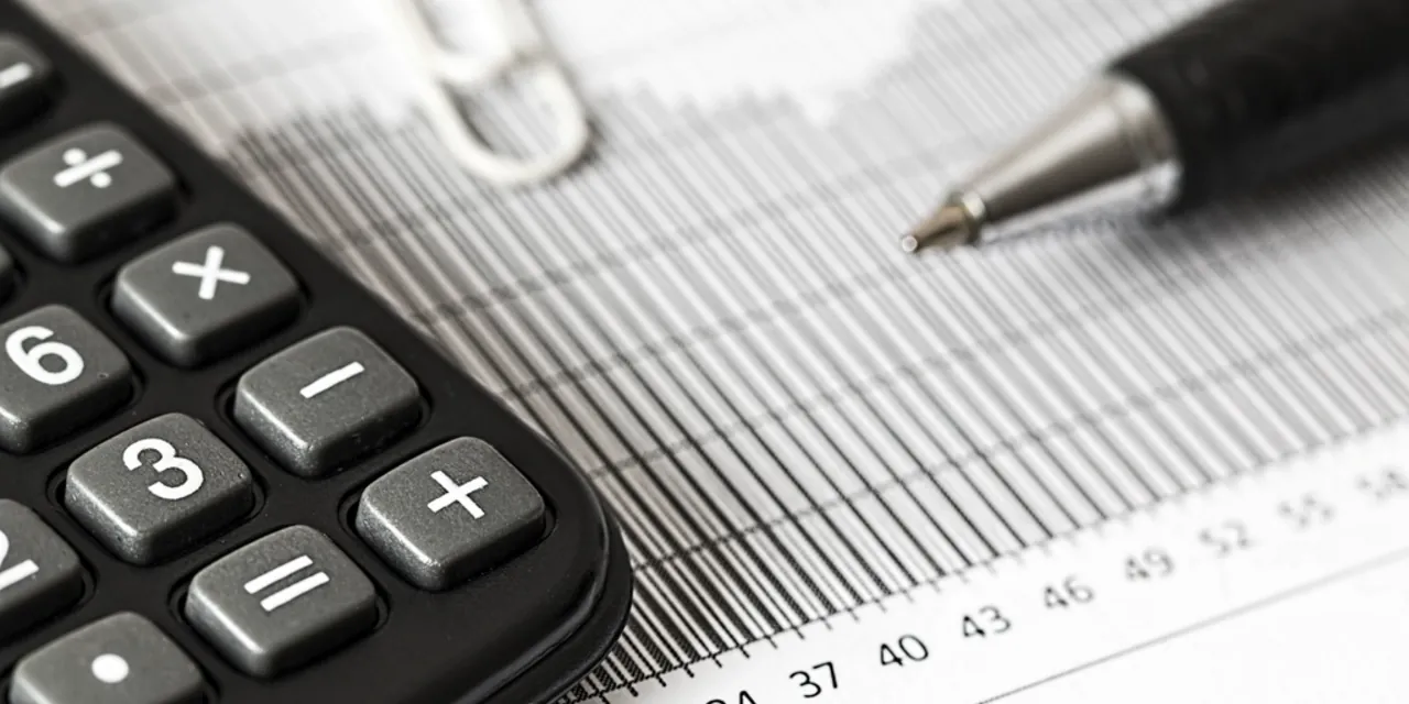 Impôt sur le revenu locatif : calcul des loyers imposables, choix micro-foncier ou régime réel et leviers légaux de réduction