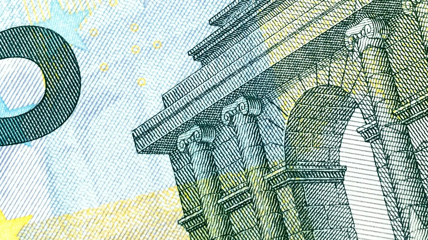 Billet de cinq euros photographié en gros plan, pour un article sur l'investissement dans les obligations en 2026