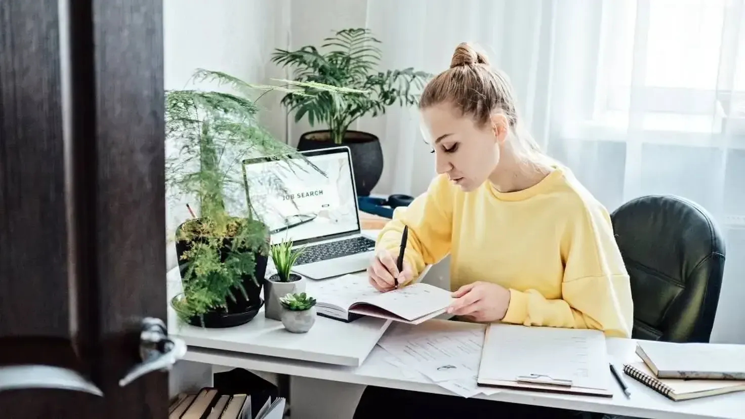 Jobs en ligne étudiants : missions flexibles pour gagner de l'argent en parallèle des études