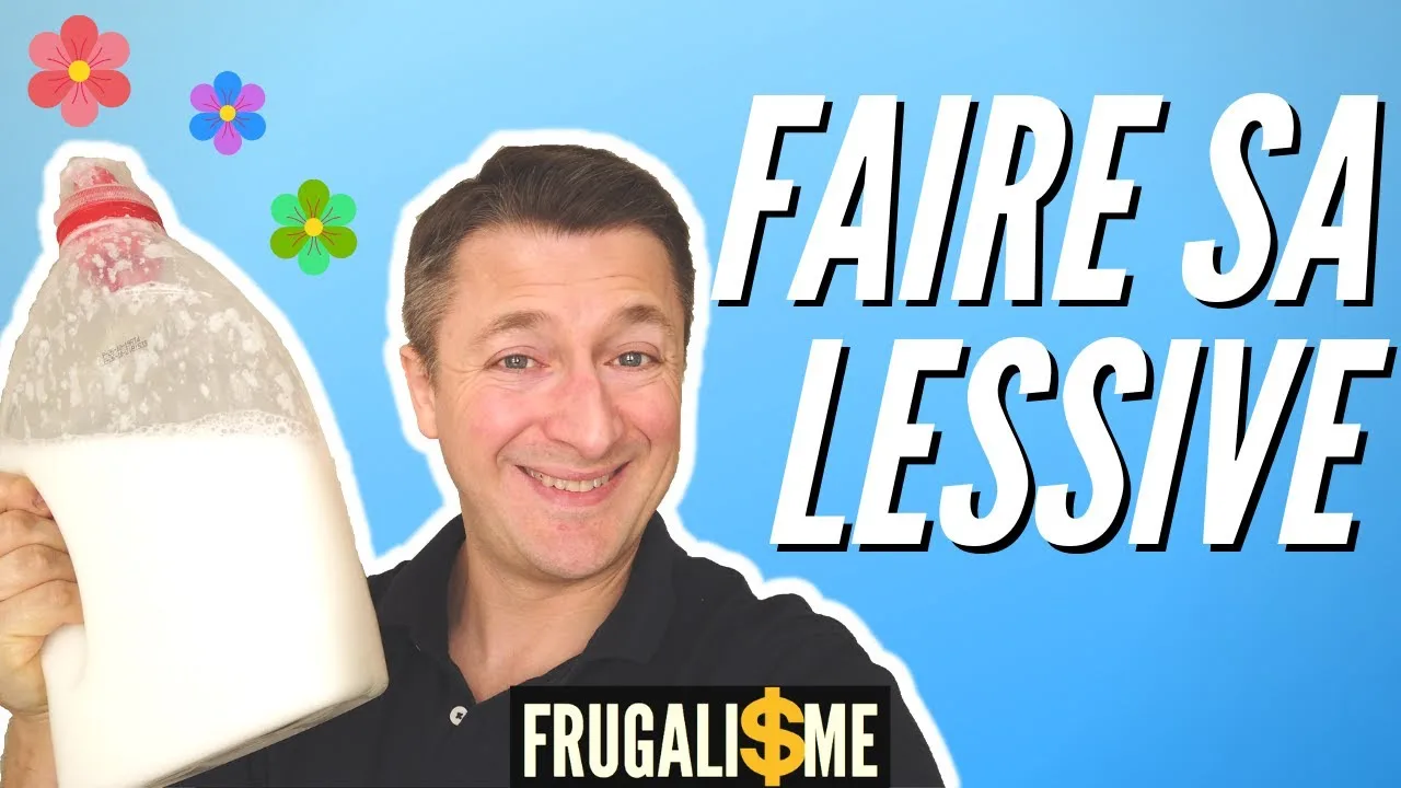 Jérémie Brygo tient sa bouteille de lessive maison, sous le titre Faire sa lessive