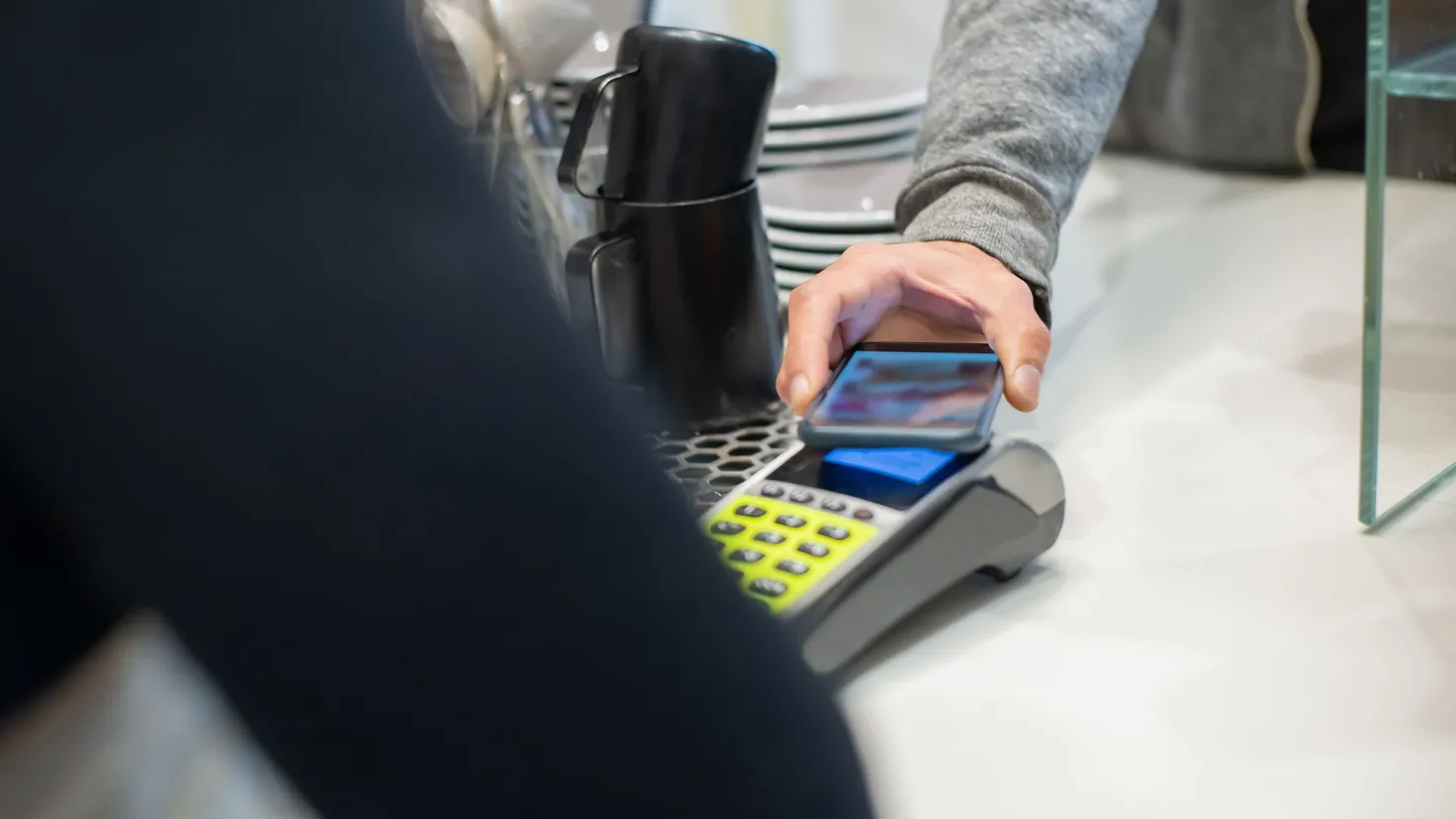 Paiement sans contact par smartphone en zone euro, le quotidien que l’euro numérique de la BCE veut compléter