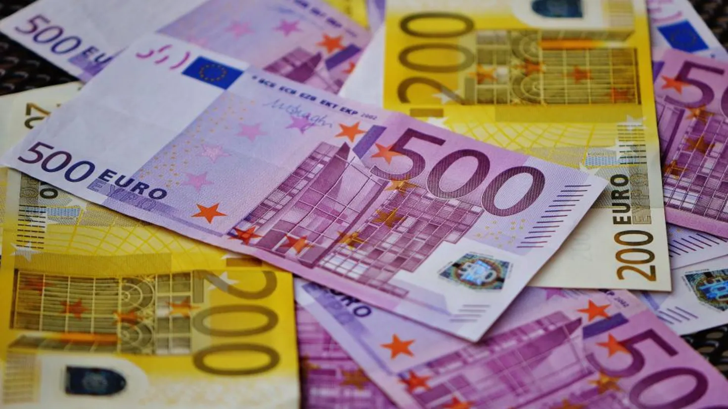 Saisie sur salaire 2026 : barème par tranche, part insaisissable et procédure du commissaire de justice