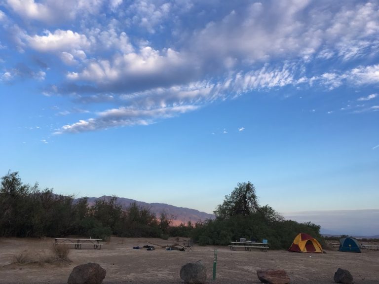 camping-death-valley-frugalisme-et-liberte-financiere