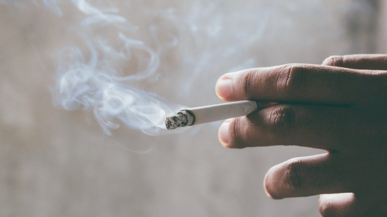 la-cigarette-tue-et-vous-appauvrit-frugalisme-et-liberte-financiere